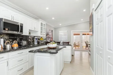 2735 W 74th Street Hialeah FL 33016