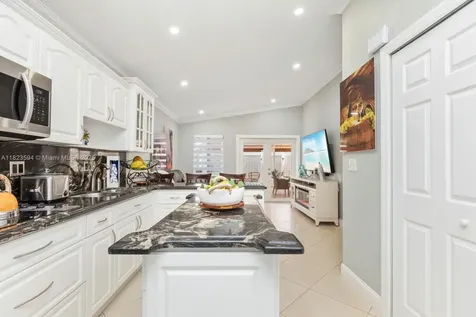 2735 W 74th Street Hialeah FL 33016