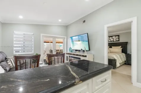 2735 W 74th Street Hialeah FL 33016