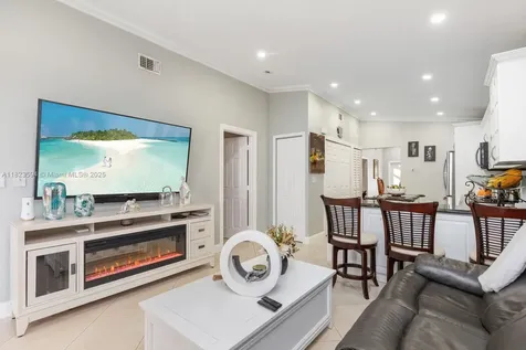 2735 W 74th Street Hialeah FL 33016