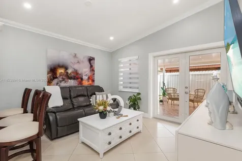 2735 W 74th Street Hialeah FL 33016
