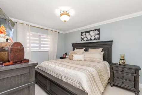2735 W 74th Street Hialeah FL 33016
