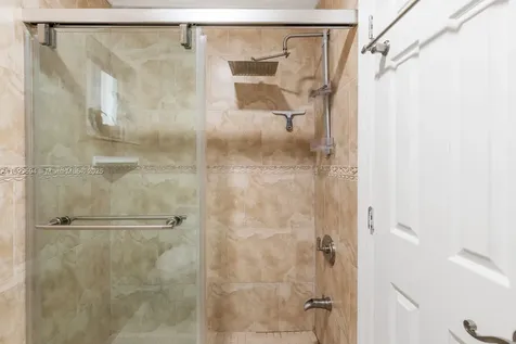 2735 W 74th Street Hialeah FL 33016