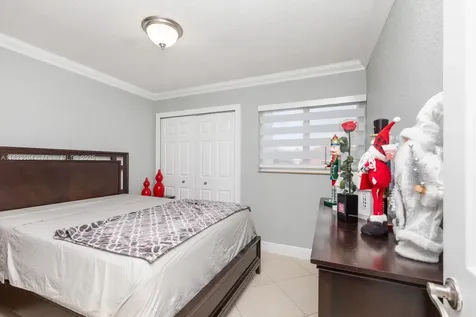 2735 W 74th Street Hialeah FL 33016