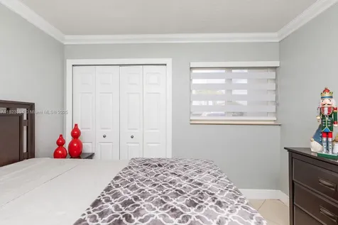 2735 W 74th Street Hialeah FL 33016