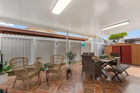 2735 W 74th Street Hialeah FL 33016