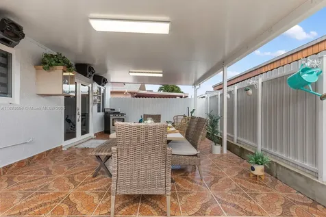 2735 W 74th Street Hialeah FL 33016