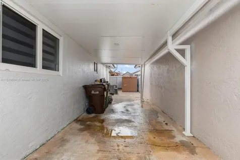 2735 W 74th Street Hialeah FL 33016