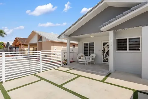 2735 W 74th Street Hialeah FL 33016