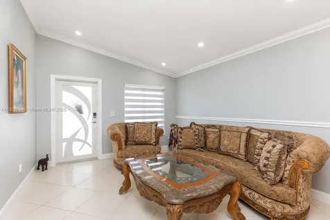 2735 W 74th Street Hialeah FL 33016
