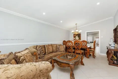 2735 W 74th Street Hialeah FL 33016