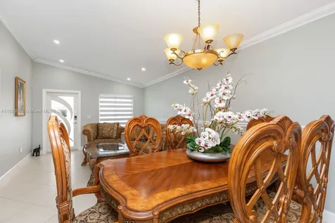 2735 W 74th Street Hialeah FL 33016