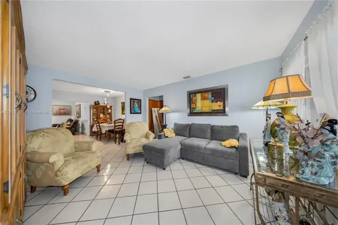 359 E 19th Street Hialeah FL 33010