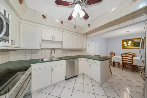 359 E 19th Street Hialeah FL 33010