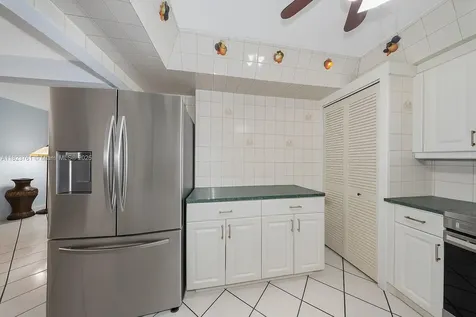 359 E 19th Street Hialeah FL 33010