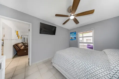 359 E 19th Street Hialeah FL 33010