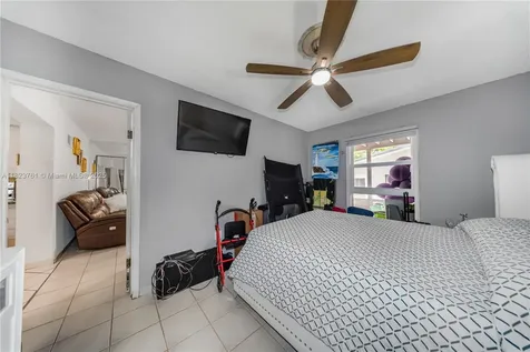 359 E 19th Street Hialeah FL 33010