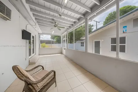 359 E 19th Street Hialeah FL 33010