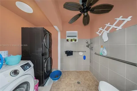 359 E 19th Street Hialeah FL 33010