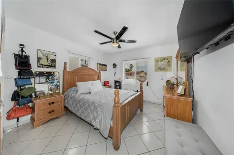 359 E 19th Street Hialeah FL 33010