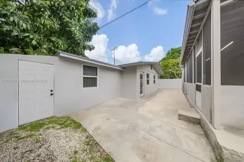 359 E 19th Street Hialeah FL 33010