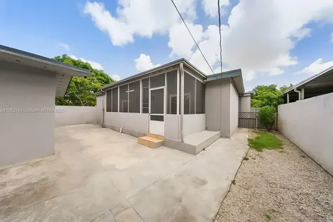 359 E 19th Street Hialeah FL 33010