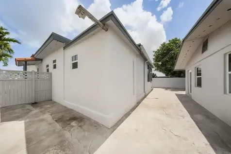 359 E 19th Street Hialeah FL 33010