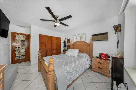 359 E 19th Street Hialeah FL 33010