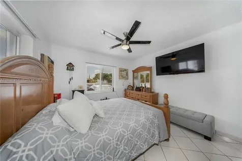 359 E 19th Street Hialeah FL 33010