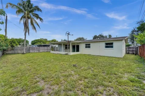 7504 Grant Street Hollywood FL 33024