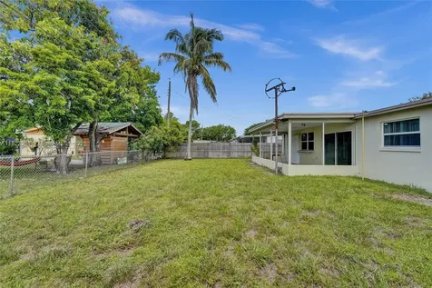 7504 Grant Street Hollywood FL 33024