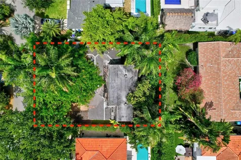 866 NE 72nd Street Miami FL 33138