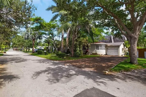 866 NE 72nd Street Miami FL 33138