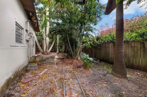 866 NE 72nd Street Miami FL 33138