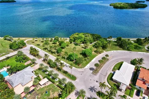 866 NE 72nd Street Miami FL 33138
