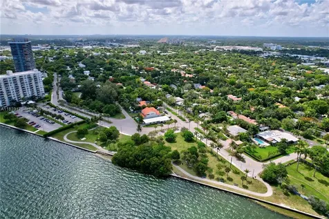 866 NE 72nd Street Miami FL 33138