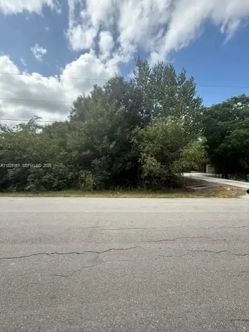 Golden Gate St 2nd Ave SE Naples FL 34117