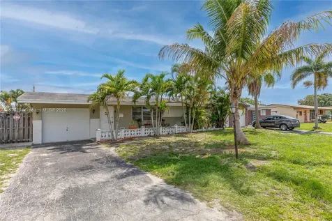 8851 NW 12th Street Pembroke Pines FL 33024