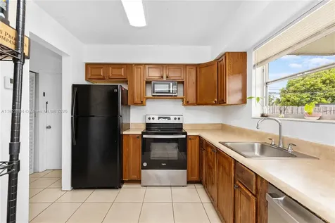 8851 NW 12th Street Pembroke Pines FL 33024