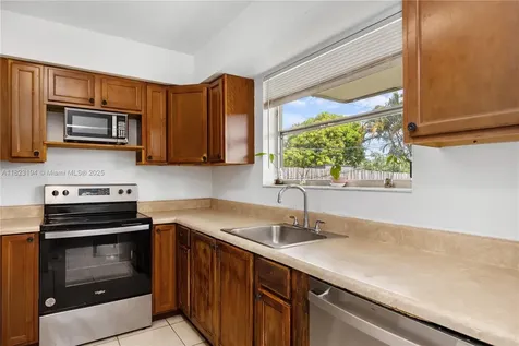 8851 NW 12th Street Pembroke Pines FL 33024