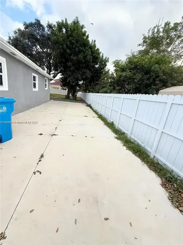 4622 SW 23rd Street West Park FL 33023