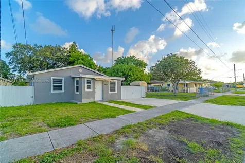 4622 SW 23rd Street West Park FL 33023