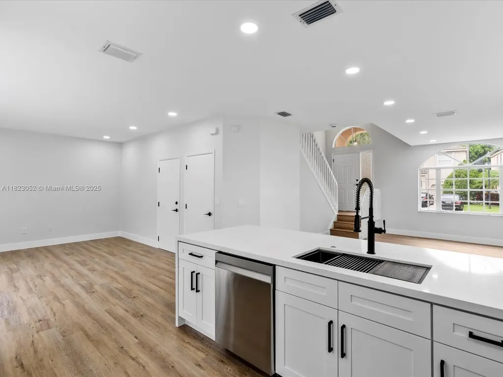 457 NW 87th Lane Coral Springs FL 33071