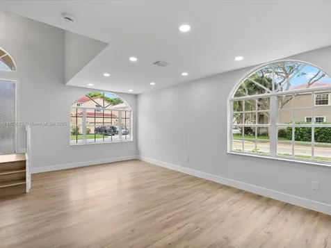 457 NW 87th Lane Coral Springs FL 33071