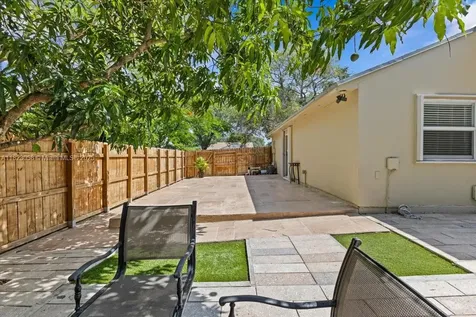 8680 SW 16th Street Pembroke Pines FL 33025