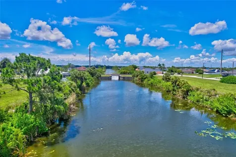 2625 NE 5th Place Cape Coral FL 33909