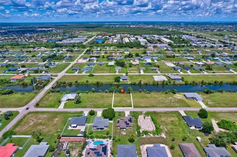 2625 NE 5th Place Cape Coral FL 33909