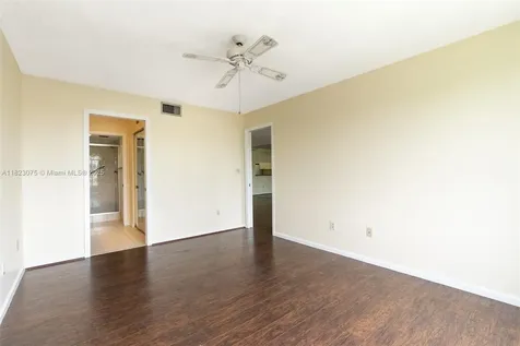 9455 N Belfort Circle Tamarac FL 33321