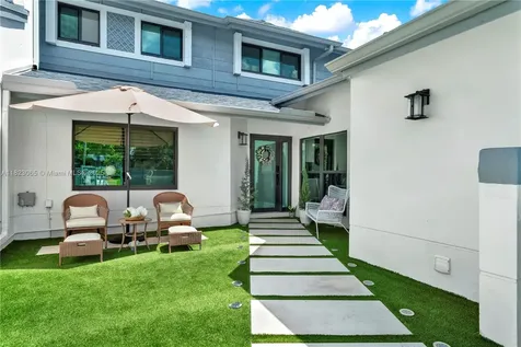 9905 NW 52nd Lane Doral FL 33178