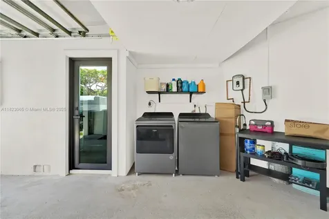 9905 NW 52nd Lane Doral FL 33178